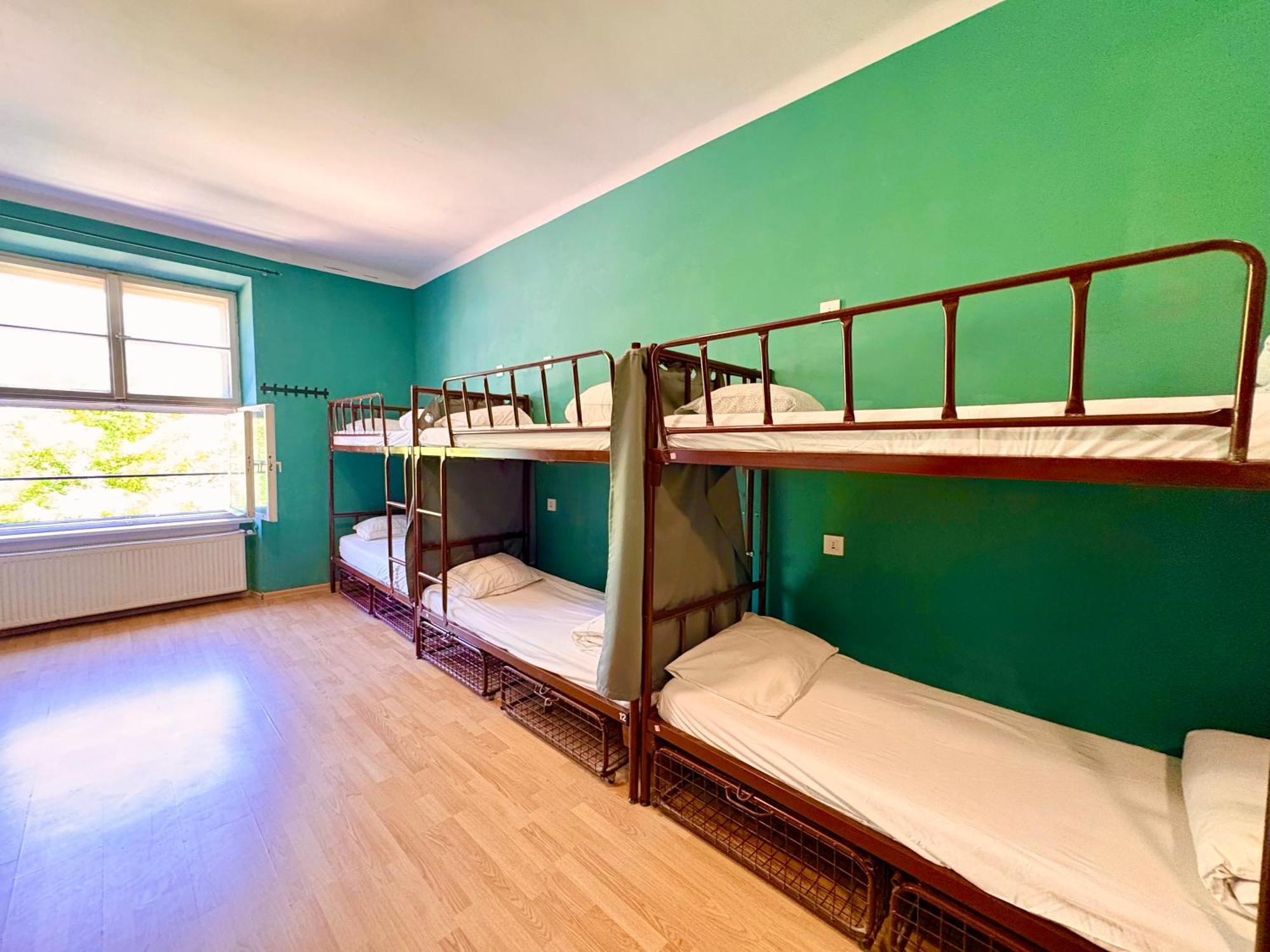 Zimmer für 14 Personen mit Gemeinschaftsbad